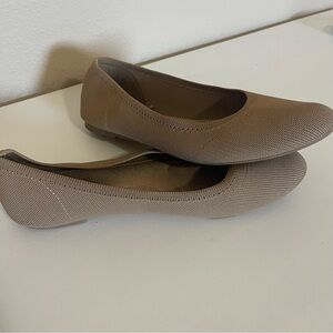 Old Navy Women's Tan Flats